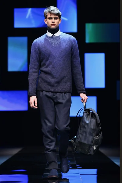 Look 12